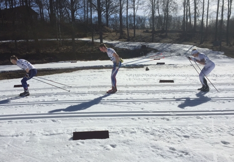 Moberg, Westman och Sv&auml;rd strax efter start i solskenet i Bor&aring;s. FOTO: Fredrik Larsson.