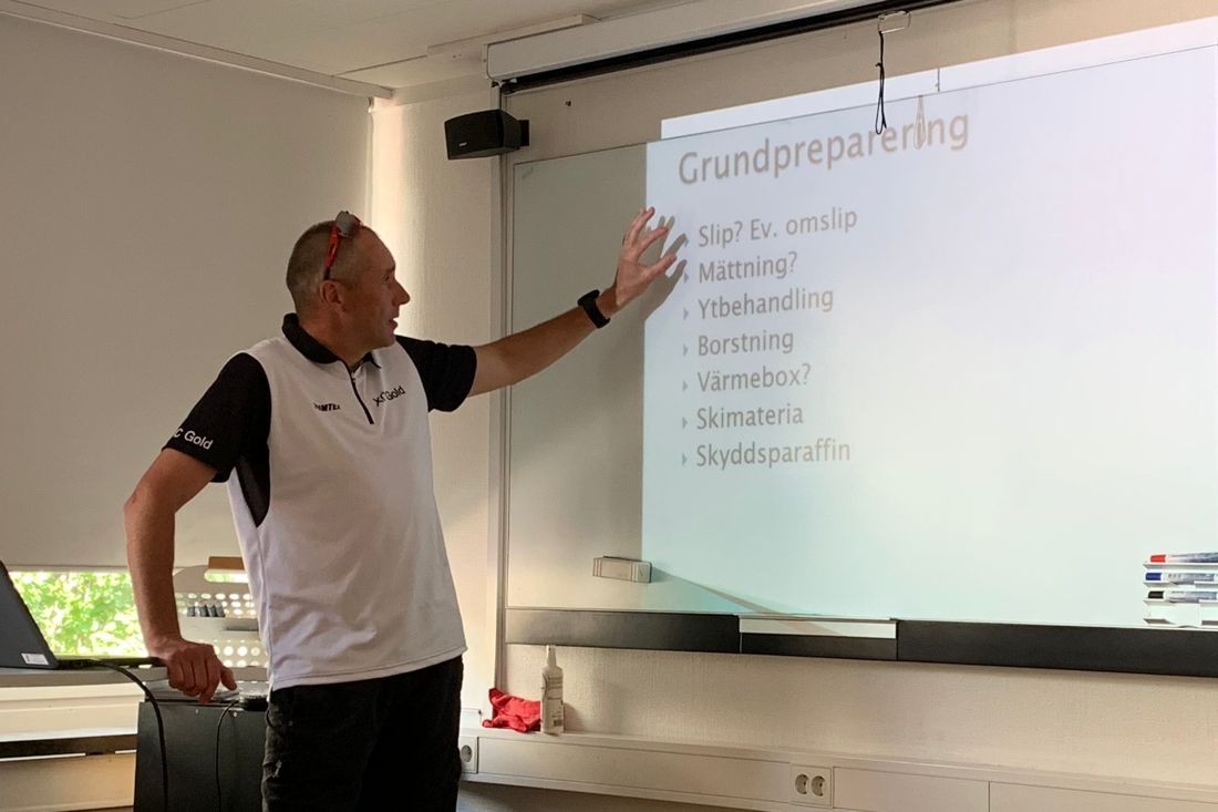 Jean Marc Chabloz bj&ouml;d p&aring; mycket intressant kring material och vallning. FOTO: Johan Trygg/L&auml;ngd.se.