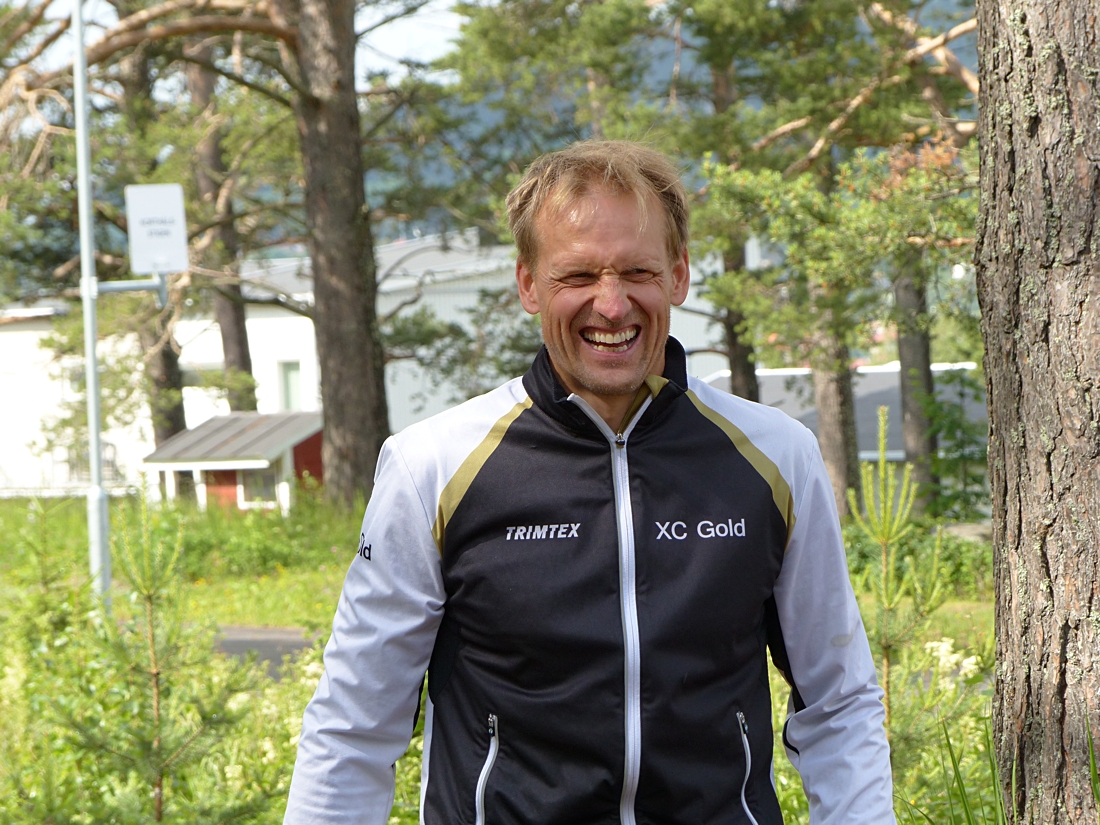 N&auml;r Jerry Ahrlin &auml;r inblandad &auml;r det alltid n&auml;ra till skratt. FOTO: Johan Trygg/L&auml;ngd.se.