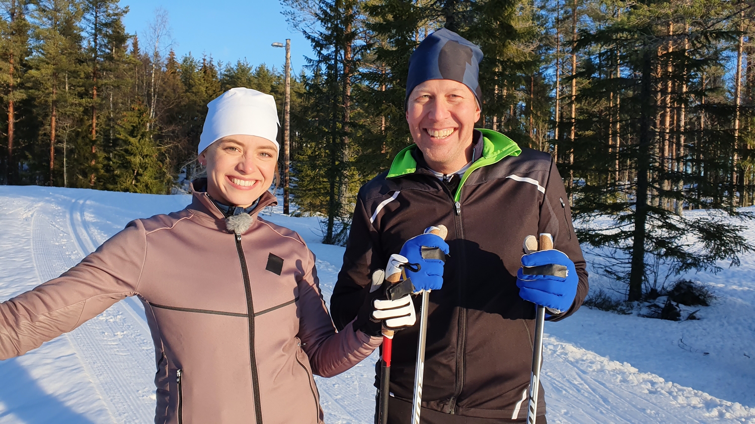 Clara Henry och Mattias Svahn kommer att vara vinterns &aring;kande reportrar i Vasaloppet. FOTO: SVT/Anders Hellstr&ouml;m.