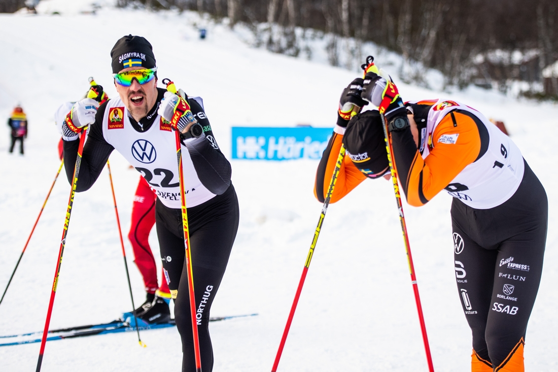 Calle pustar ut tillsammans med Oskar. FOTO: Johanna Lundberg/Bildbyr&aring;n.