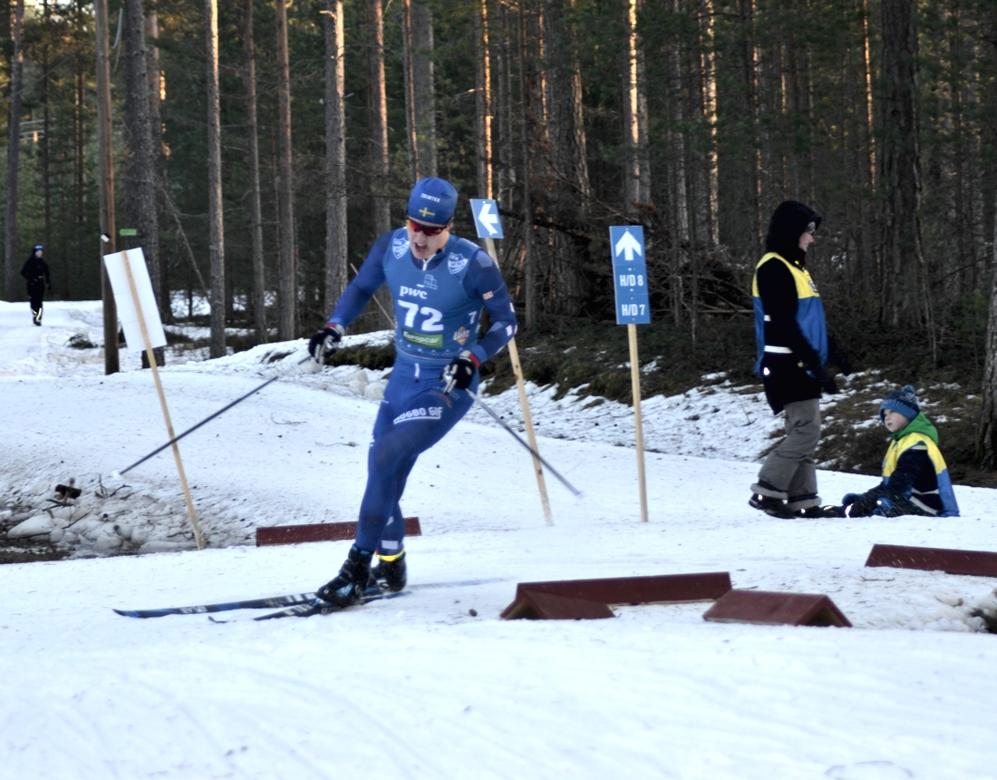 Emil Danielsson hade bra fart under skidorna. FOTO: Johan Trygg/L&auml;ngd.se.