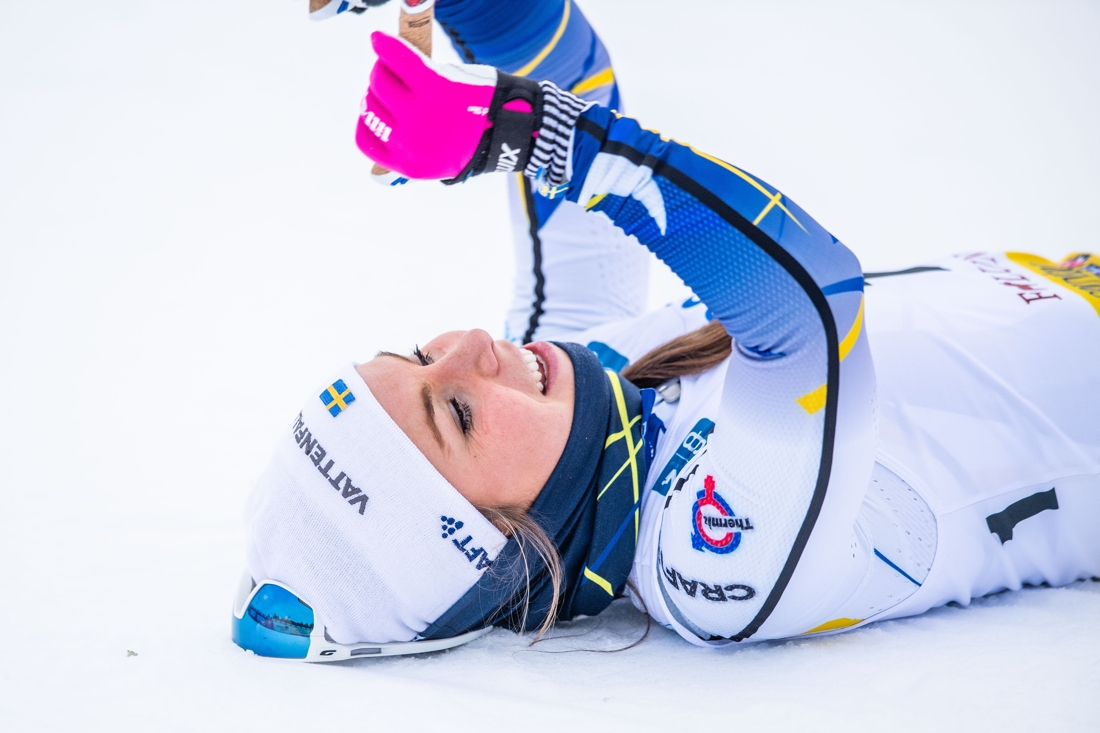 Johanna Hagstr&ouml;m p&aring; rygg efter m&aring;llinjen som glad fyra. FOTO: Simon Hasteg&aring;rd/Bildbyr&aring;n.