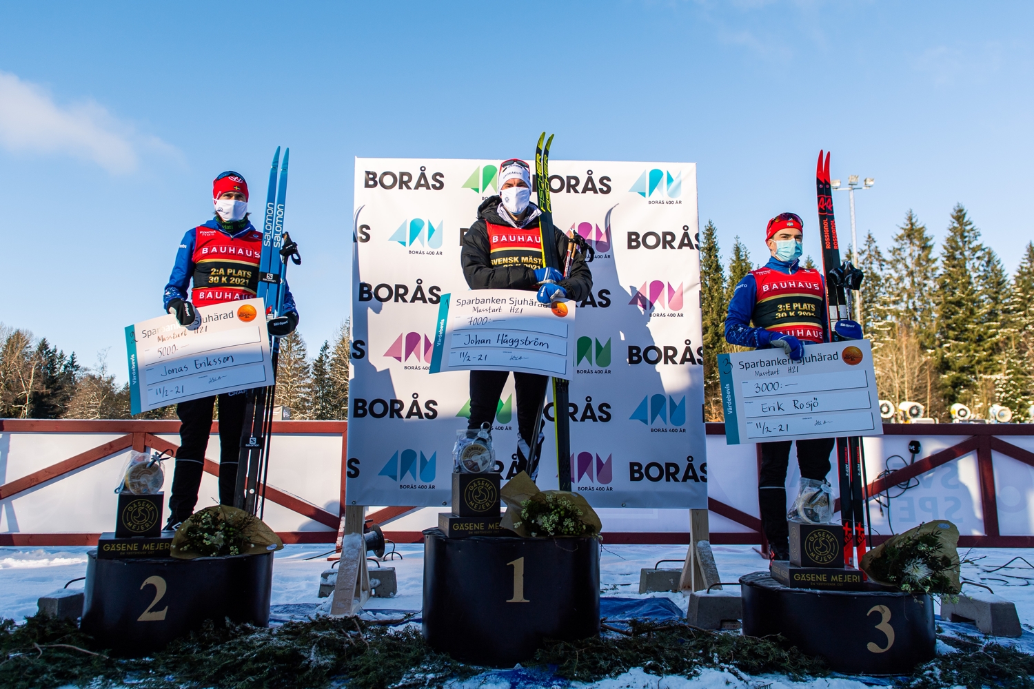 Tv&aring;an Jonas Eriksson, IFK Mora, vinnaren Johan H&auml;ggstr&ouml;m, Pite&aring; Elit SK, och trean Eric Rosj&ouml;, IFK Mora SK. FOTO: Mathias Bergeld/Bildbyr&aring;n.