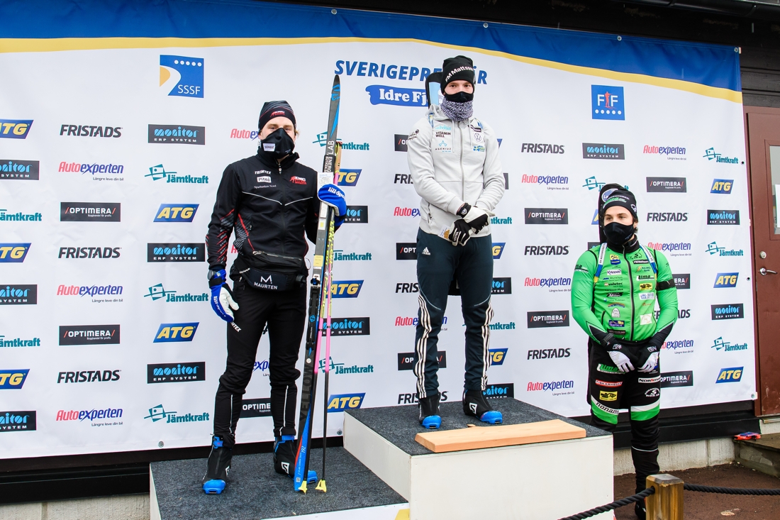 SM-medalj&ouml;rerna: Silver till Jesper Nelin, Pite&aring; Skidskytte Klubb, guld till Sebastian Samuelsson, I 21 IF och brons till Tobias Arwidson, Lima. FOTO: Fredrik Karlsson/Bildbyr&aring;n.