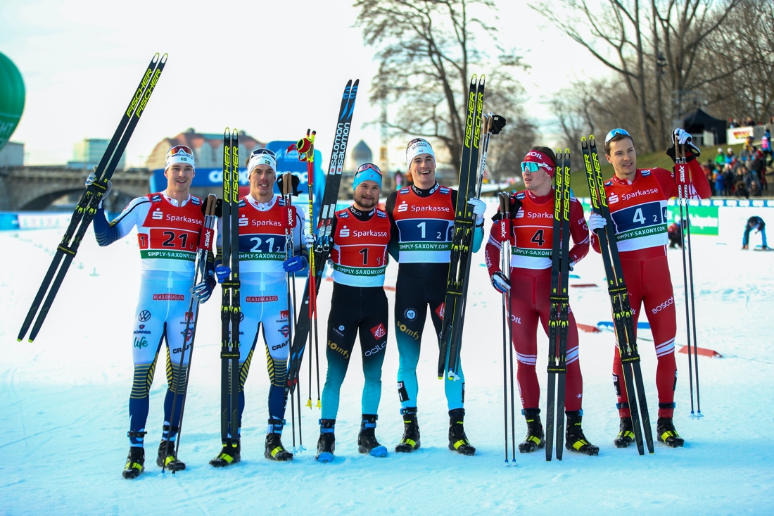 Marcus Grate och Johan H&auml;ggstr&ouml;m tillsammans med vinnarna Renaud Jay och Lucas Chanavat samt treorna Andrey Krasnov och Gleb Retivykh. FOTO: Bildbyr&aring;n - GEPA PICTURES/Philipp Brem.