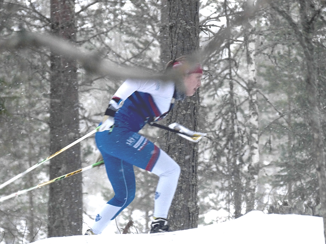 Isabel Sal&eacute;n p&aring; v&auml;g mot sista kontrollen. FOTO: Johan Trygg/L&auml;ngd.se.