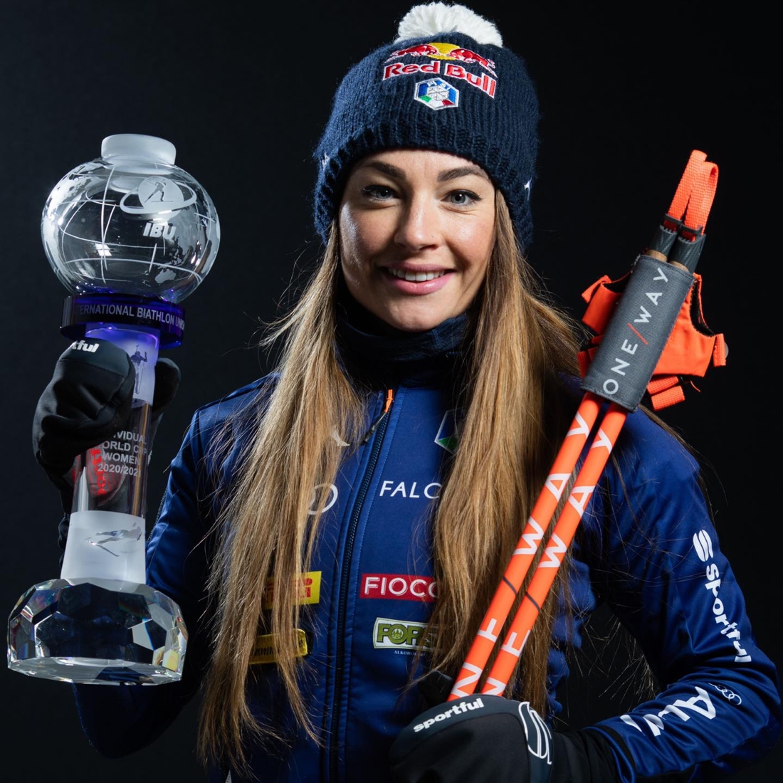 Dorothea Wierer &auml;r en av m&aring;nga skidskyttar i v&auml;rldseliten p&aring; One Way stavar. FOTO: One Way.