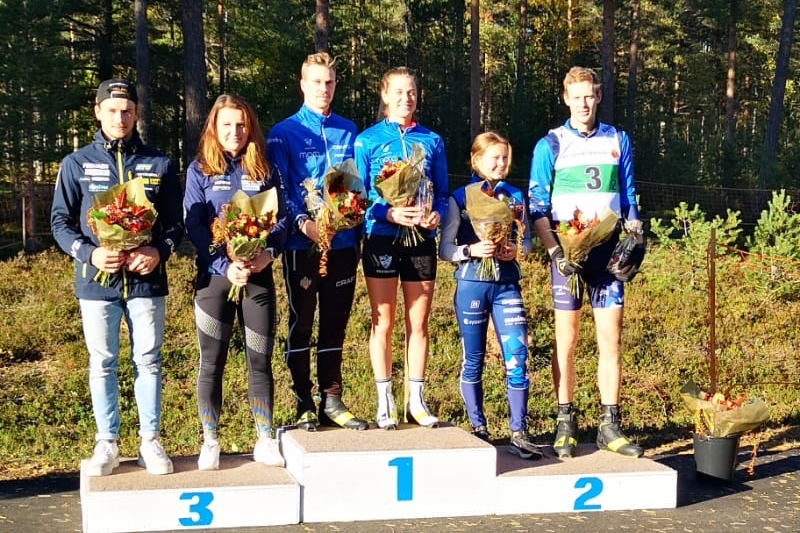 Malte Stefansson, Johanna Skottheim, Gustav Eriksson, Anna Dyvik, Tove Eriksson och Fredrik Jonsson efter mixstafetten. FOTO: Hudiksvalls IF. 