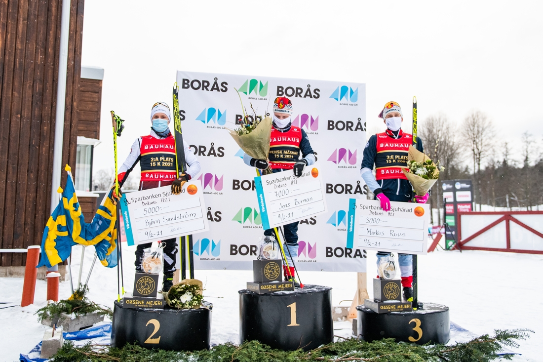 Tv&aring;an Bj&ouml;rn Sandstr&ouml;m, Pite&aring; elit, vinnaren Jens Burman, &Aring;sarna IK, och trean Markus Ruus, &Aring;sarna IK. FOTO: Mathias Bergeld/Bildbyr&aring;n.