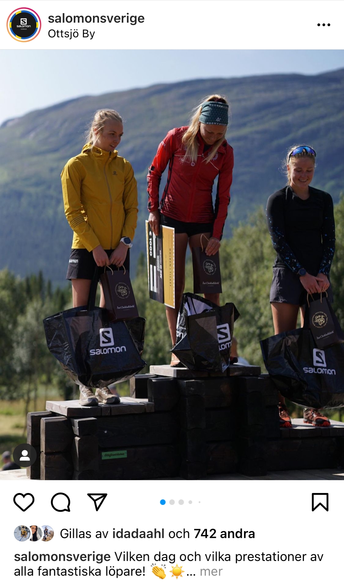 Prispallen p&aring; Salomon 27K med fr.v. Louise Lindstr&ouml;m, Ida Nilsson och Tilde B&aring;ngman. FOTO: Instagram Salomon Sverige.