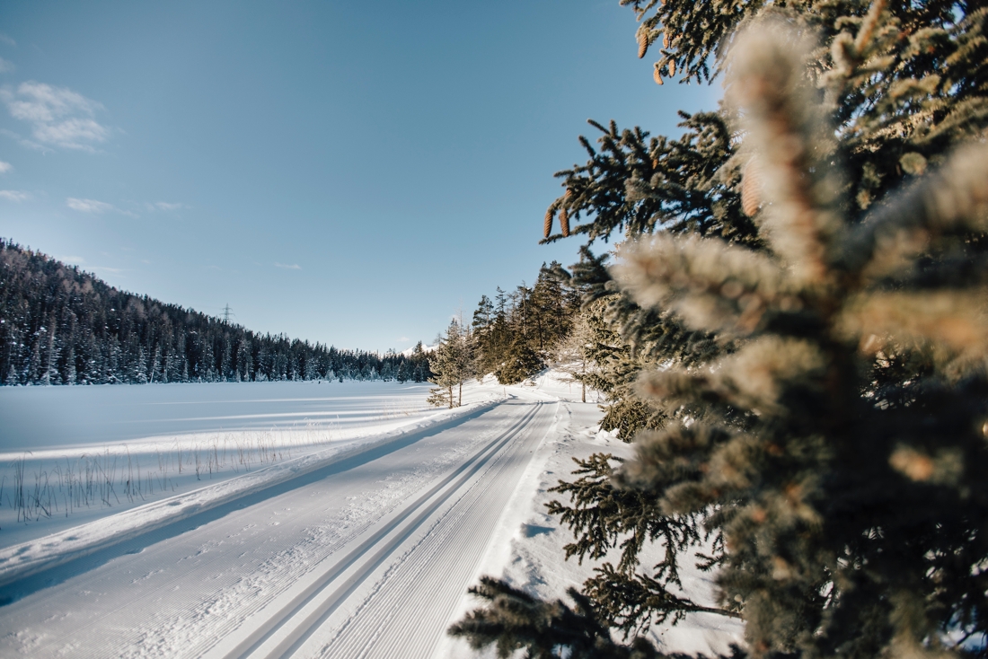 Det bjuds p&aring; suver&auml;na skidsp&aring;r l&auml;ngs med Reschensj&ouml;n. FOTO: Benjamin Pfitscher.