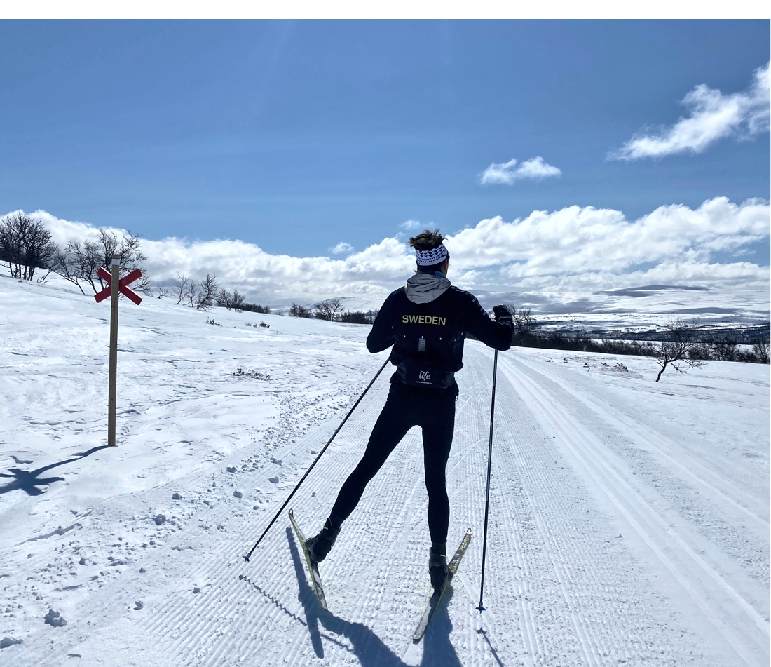 Det har blivit m&aring;nga timmar p&aring; skidorna de senaste veckorna f&ouml;r William Poromaa. Snart l&auml;gger han tr&auml;ningsplanen inf&ouml;r den kommande OS-vintern. FOTO: Privat.