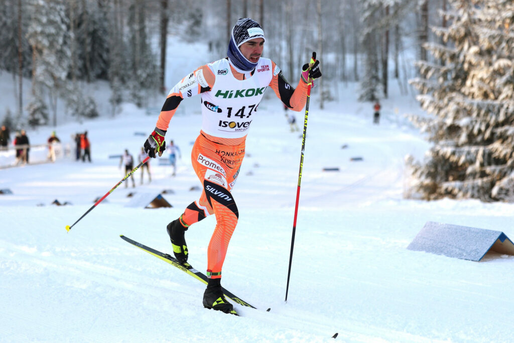 Ristomatti Hakola valitteli hiihdon tuntuneen tukkoiselta.