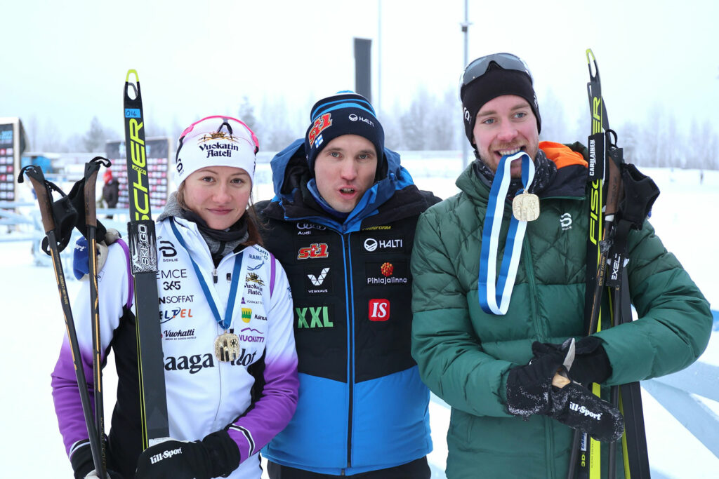 Valmentaja Juho Halosella oli hyvä päivä. Valmennettaville voitto molemmista sarjoista.